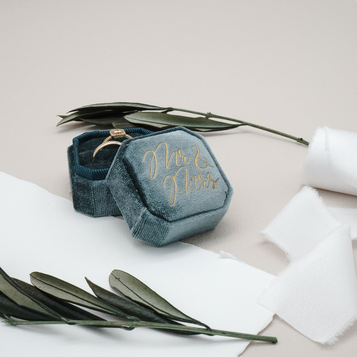 Ringbox "Mr & Mrs" in Petrol / Eukalyptus