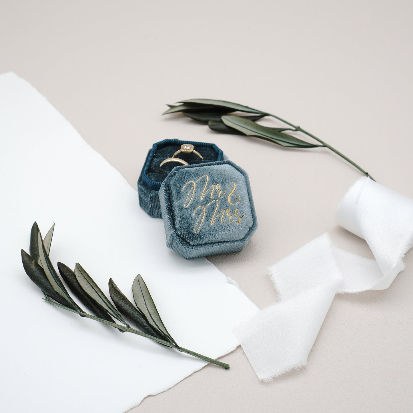 Ringbox "Mr & Mrs" in Petrol / Eukalyptus