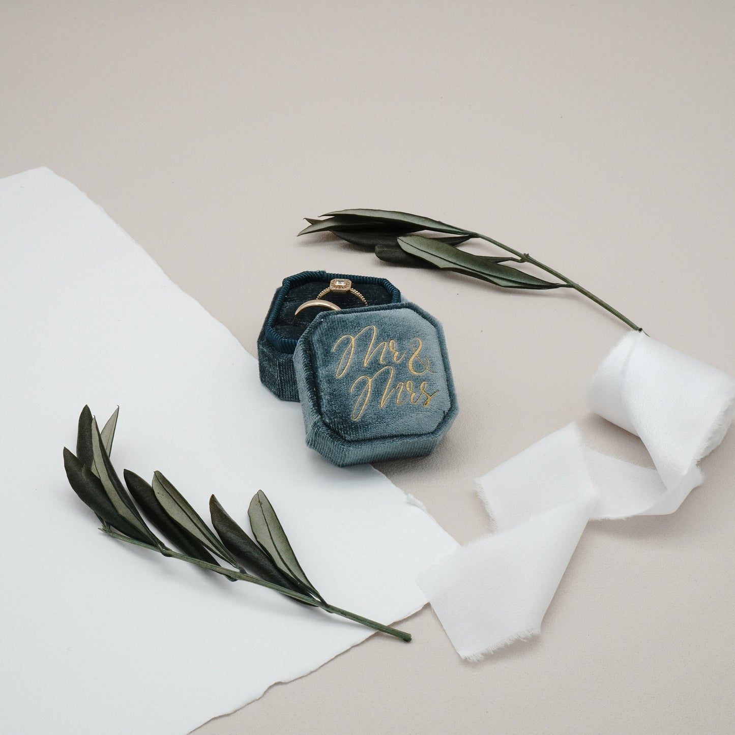 Ringbox "Mr & Mrs" in Petrol / Eukalyptus