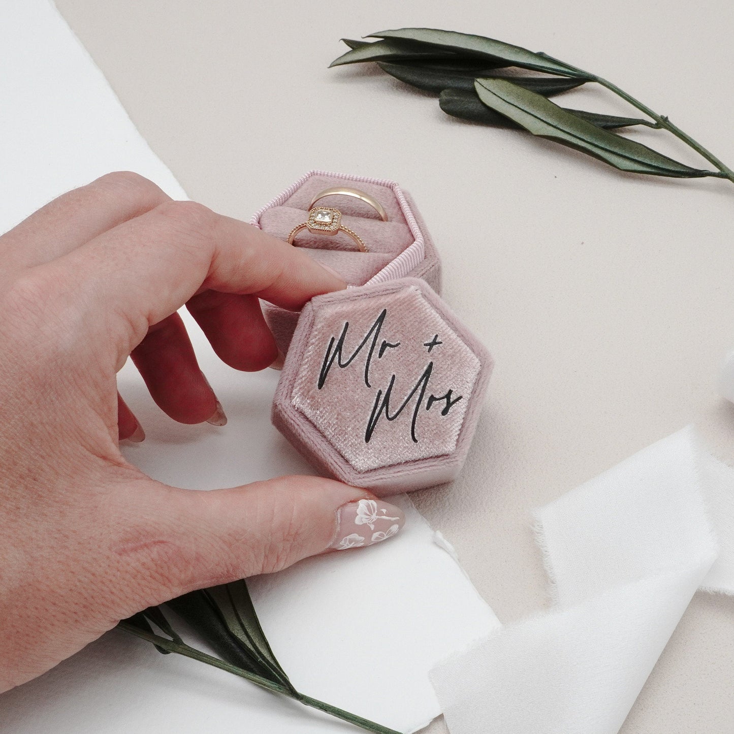 Ringbox "Mr & Mrs" in 4 Farben