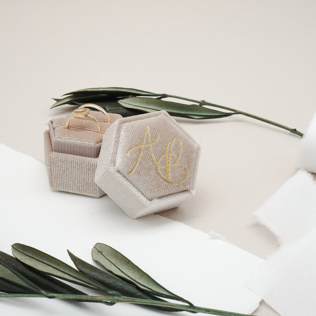 Ringbox mit Monogram in 4 Farben
