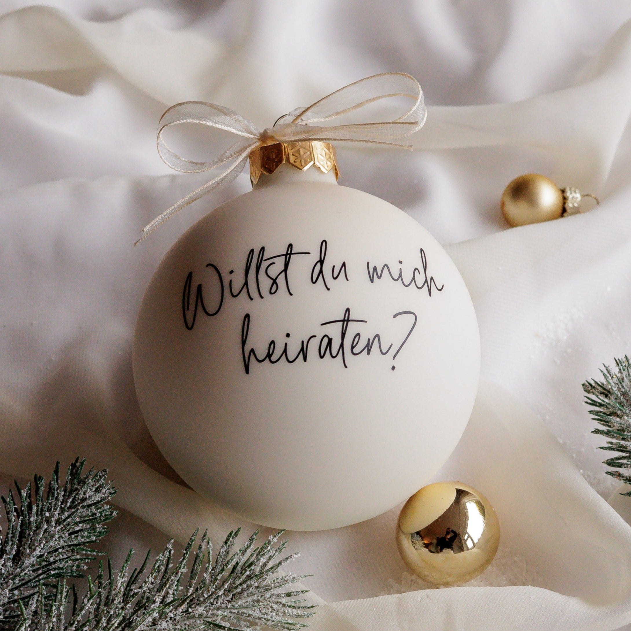 XXL Weihnachtskugel für Heiratsantrag
