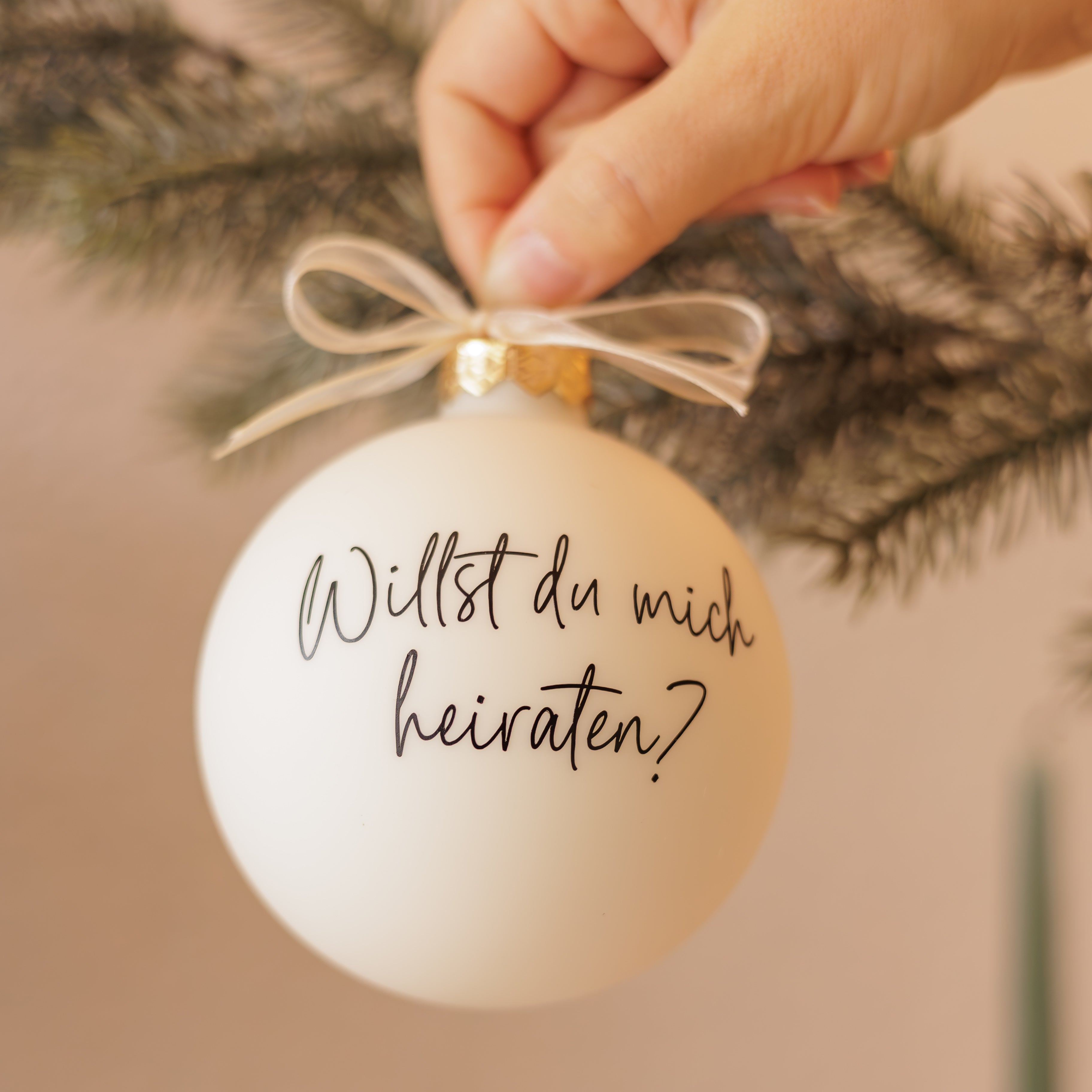 XXL Weihnachtskugel für Heiratsantrag