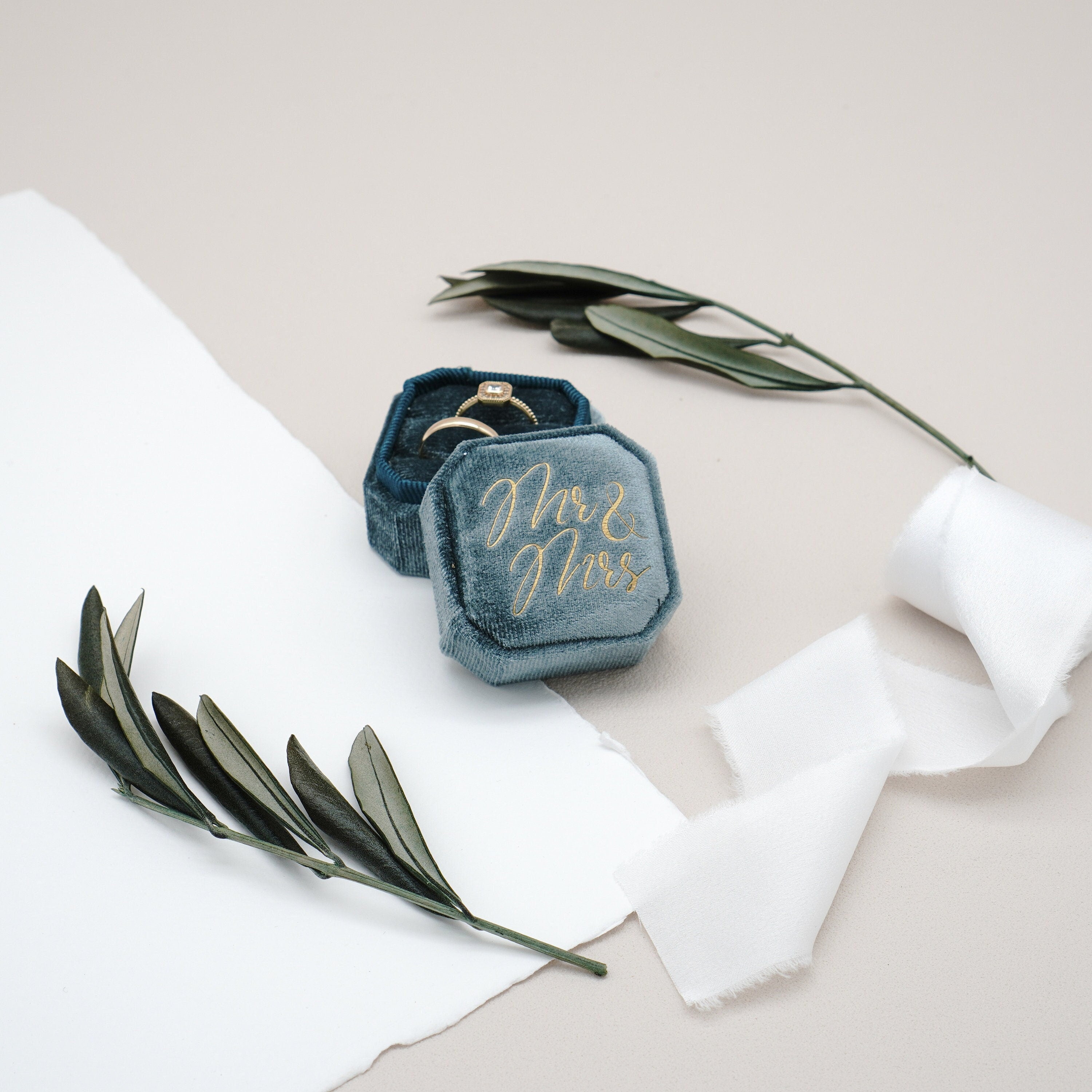 Ringbox "Mr & Mrs" in Petrol / Eukalyptus