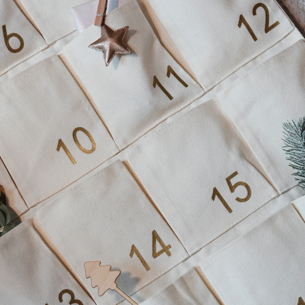 Stoff Adventskalender mit 24 Taschen