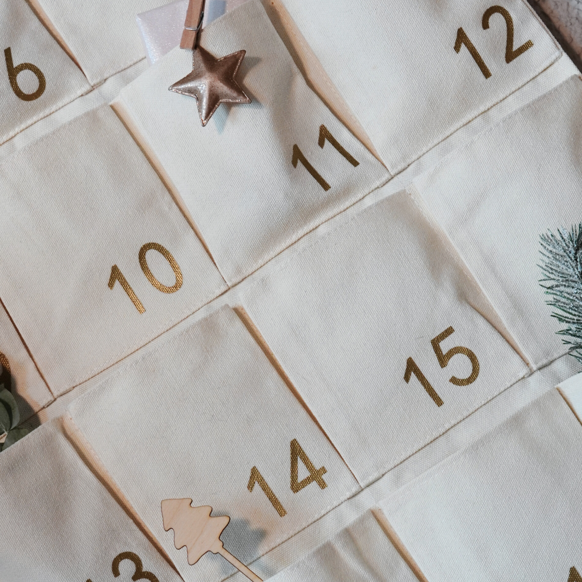 Stoff Adventskalender mit 24 Taschen
