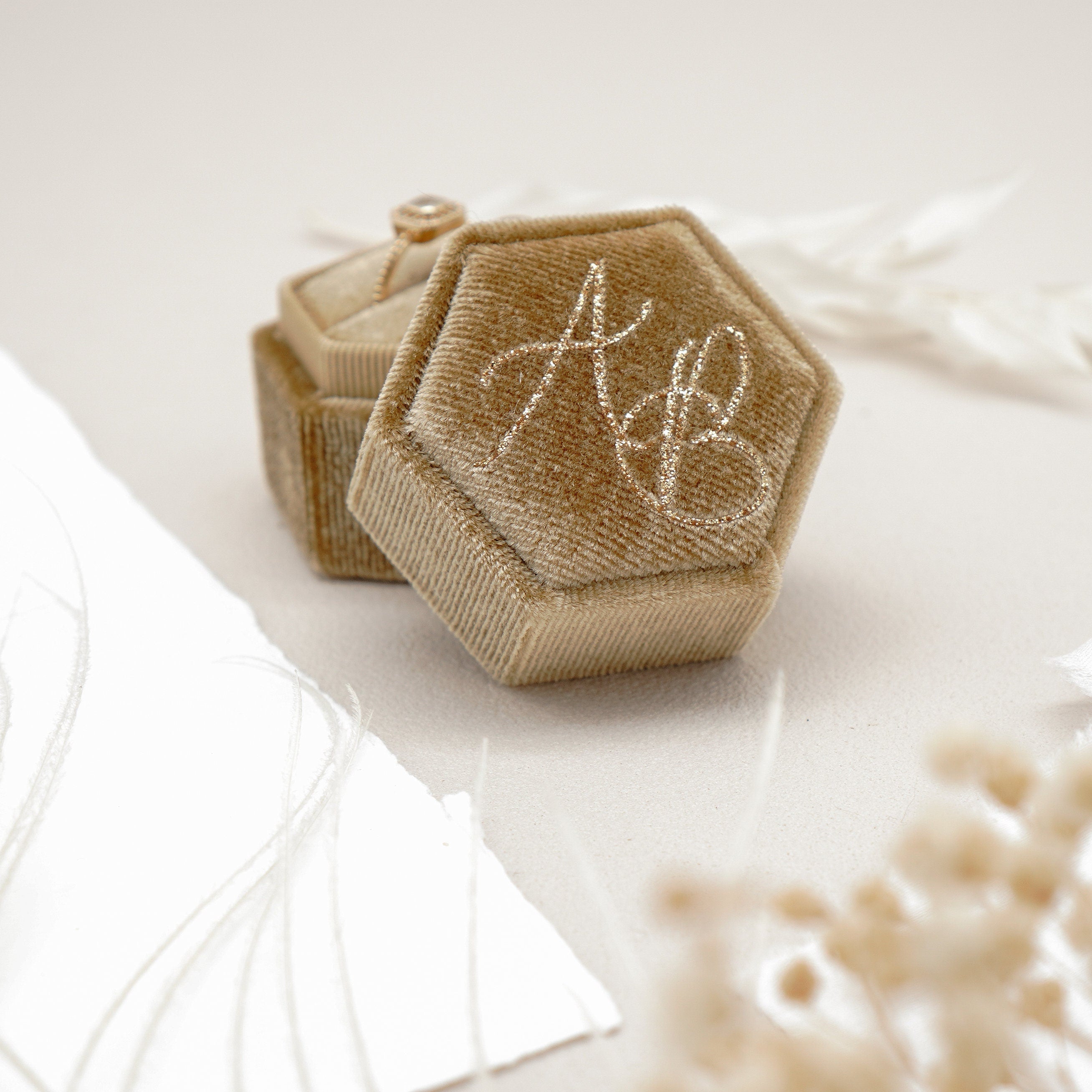 Ringbox mit Monogram in 4 Farben