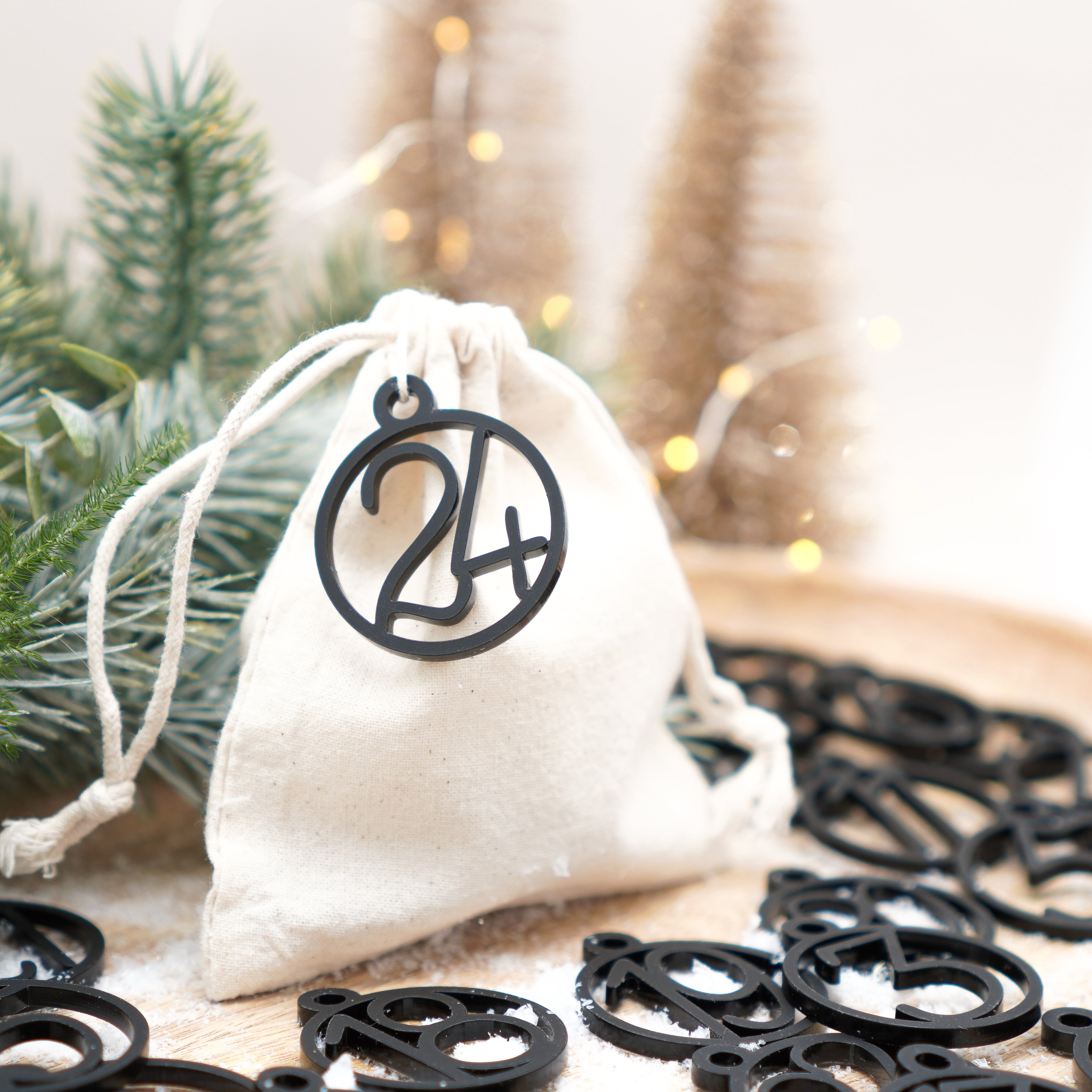 Adventskalender Zahlen in Schwarz