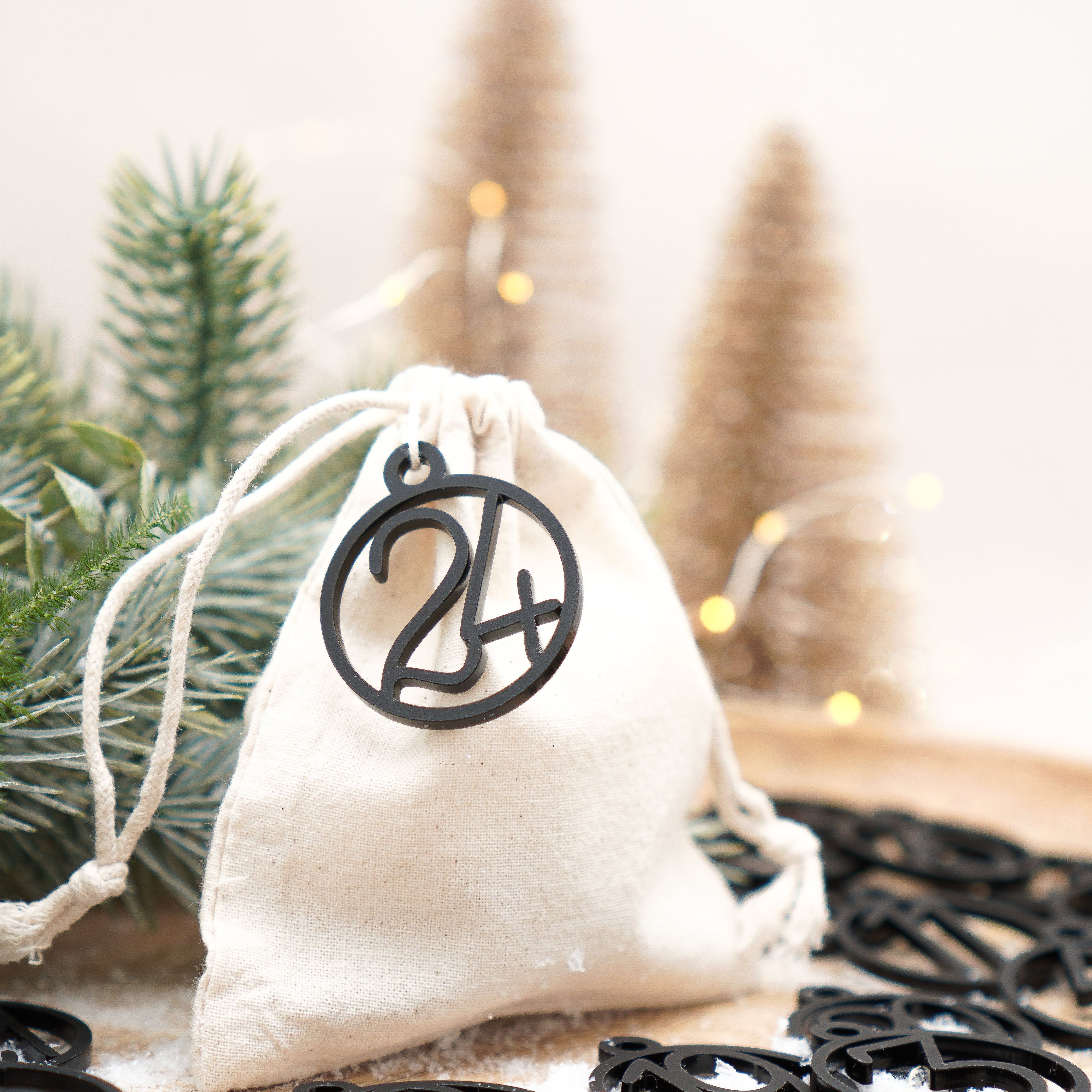 Adventskalender Zahlen in Schwarz