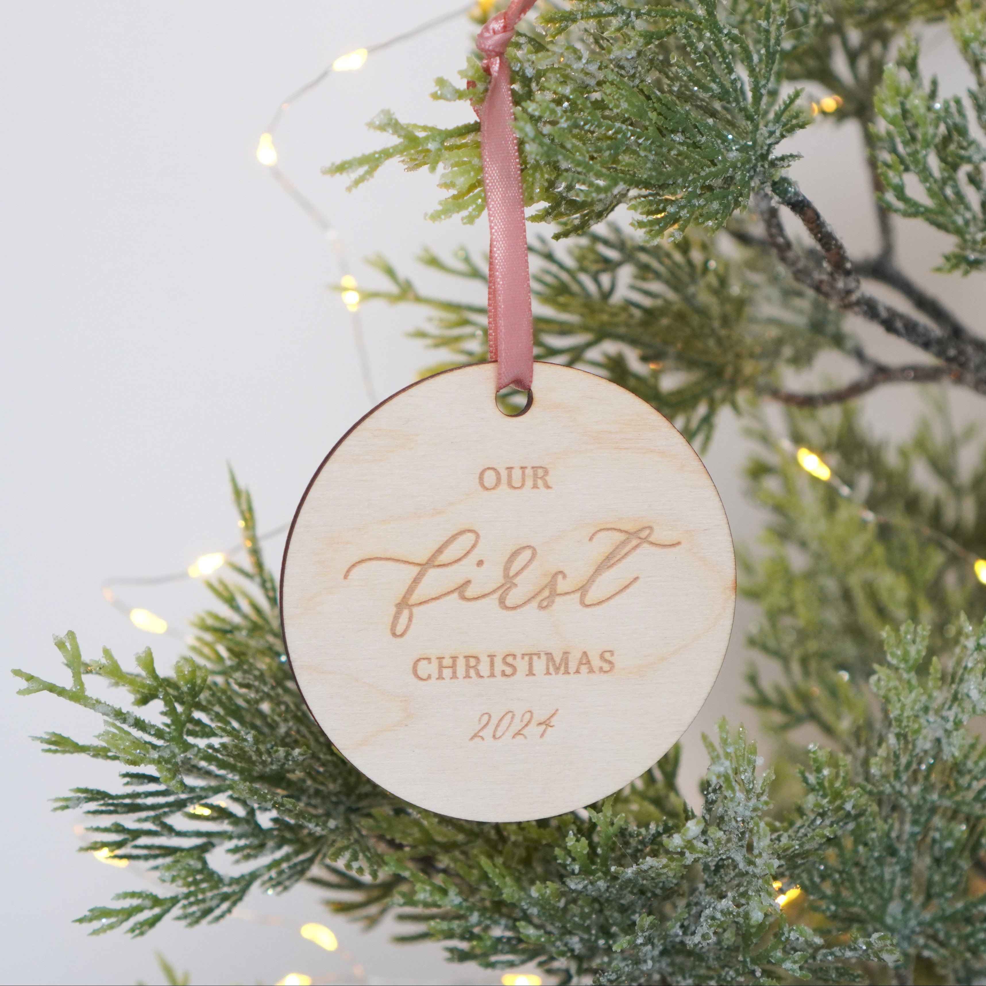 Our first Christmas 2025 - Weihnachtsanhänger aus Holz