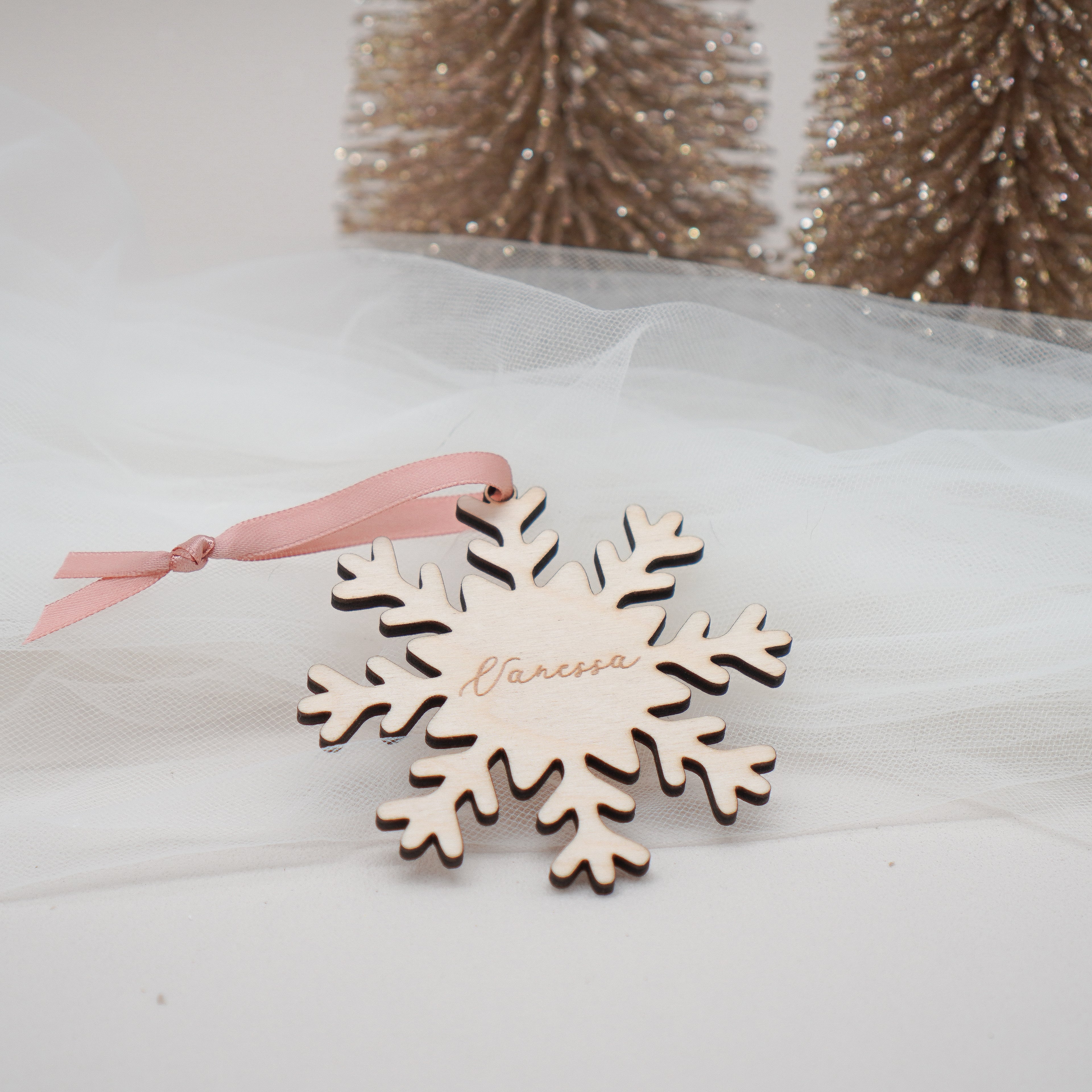 Personalisierte Schneeflocke aus Holz