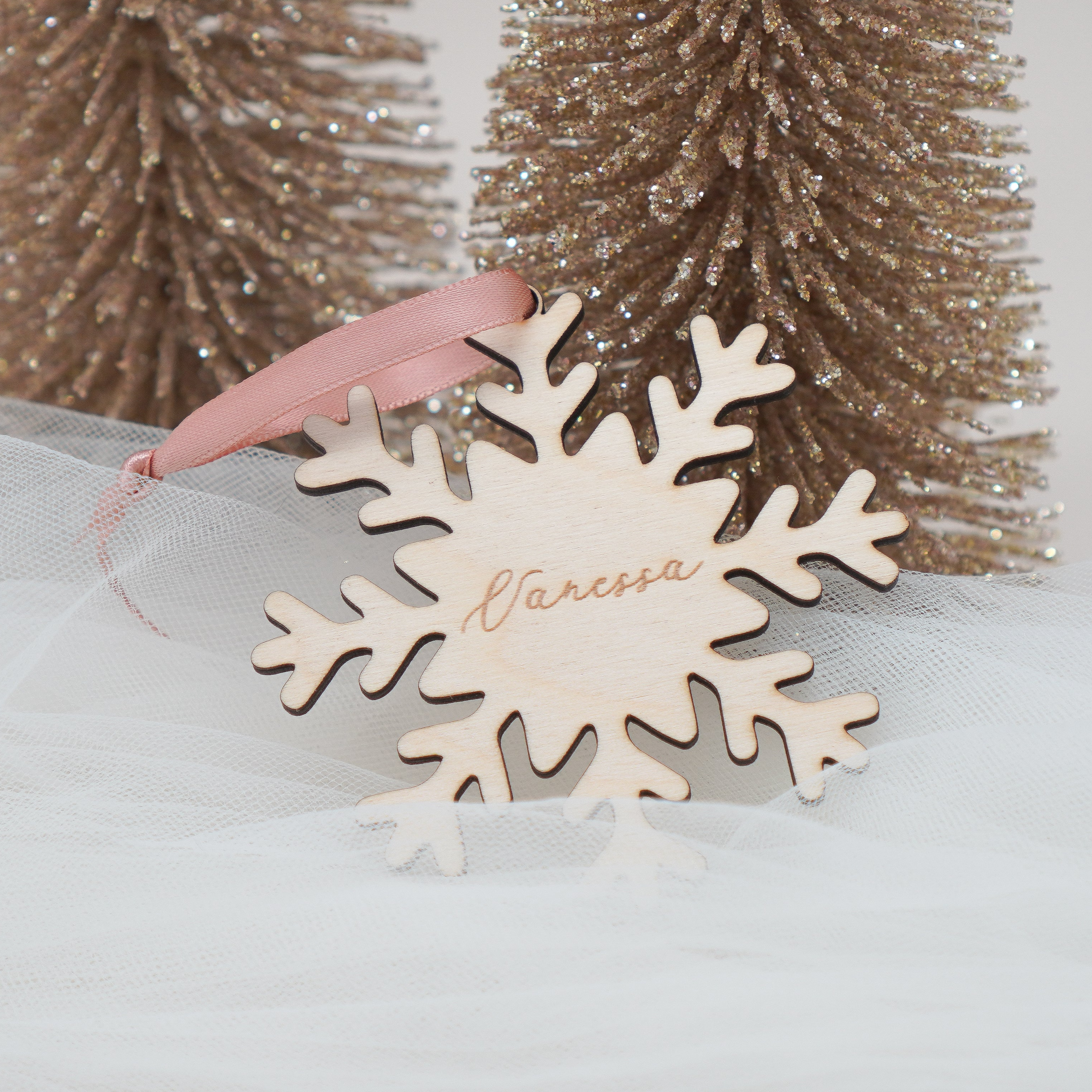 Personalisierte Schneeflocke aus Holz
