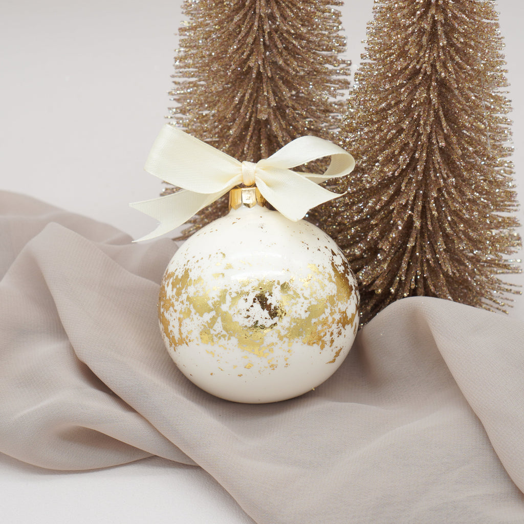 Mundgeblasene Weihnachtskugel mit Blattgold