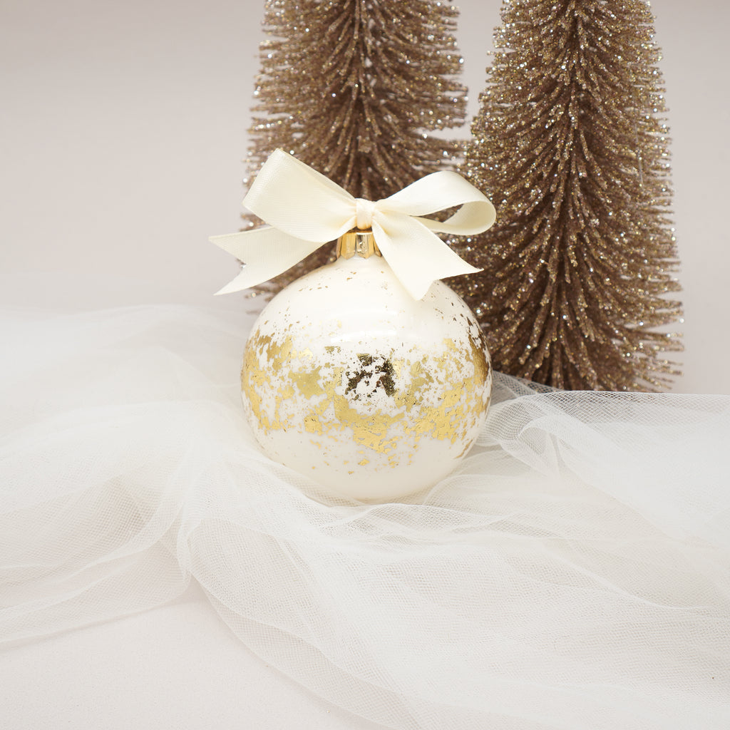 Mundgeblasene Weihnachtskugel mit Blattgold