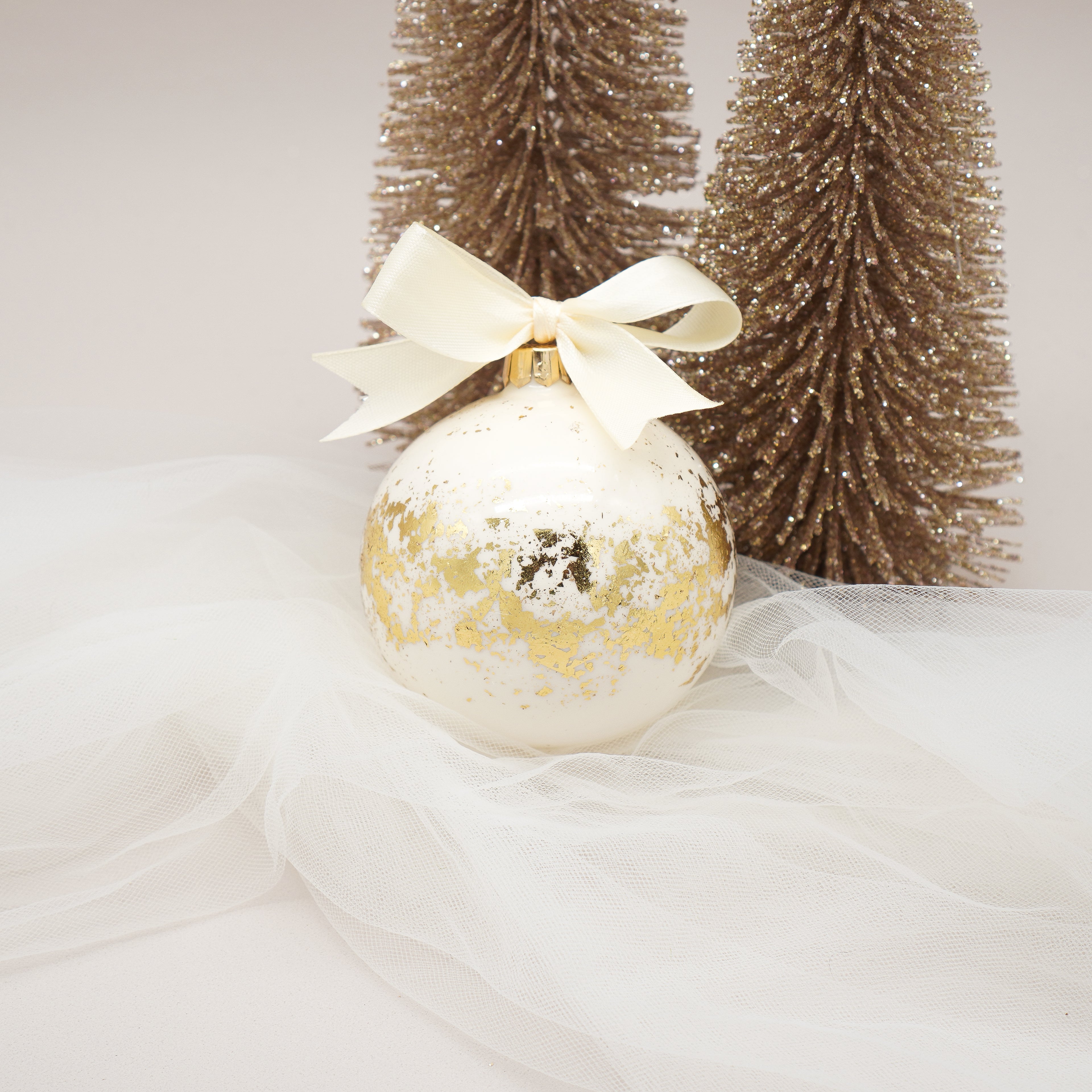 Mundgeblasene Weihnachtskugel mit Blattgold