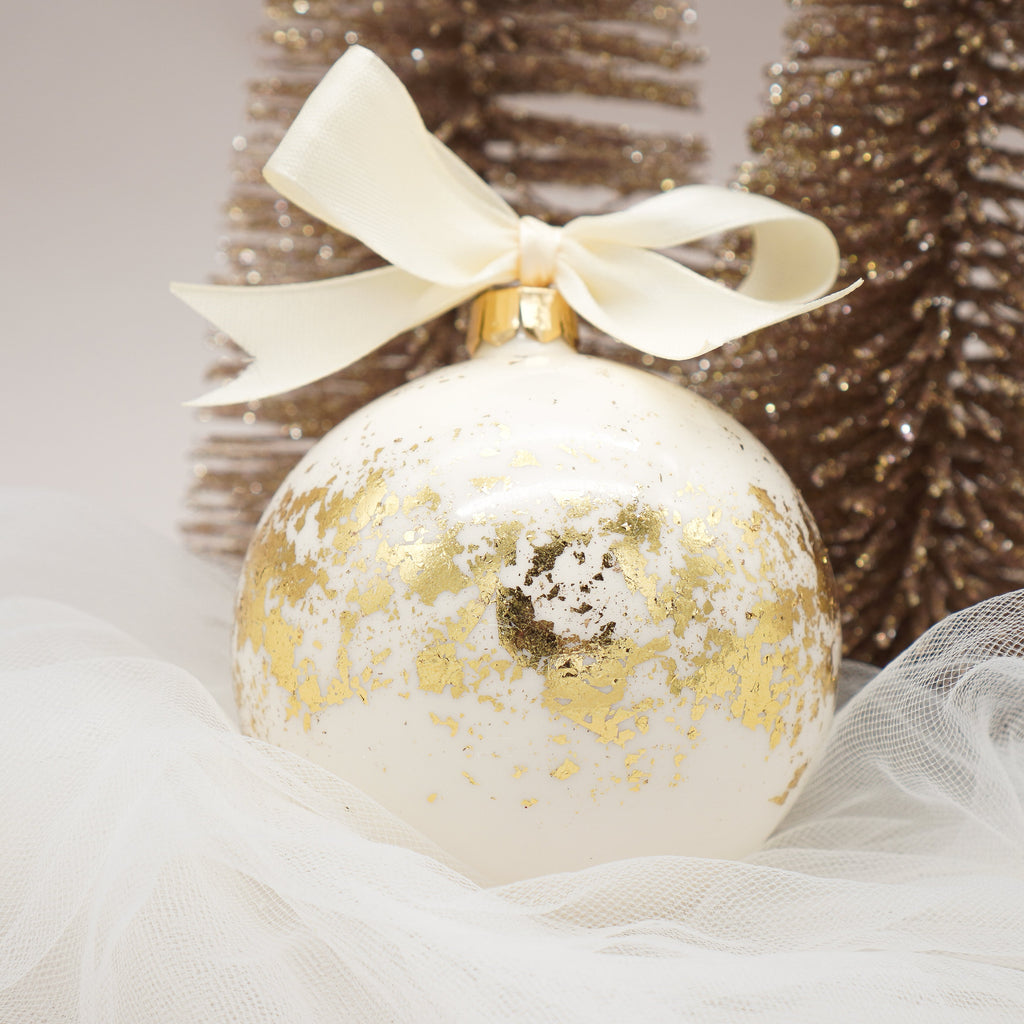 Mundgeblasene Weihnachtskugel mit Blattgold
