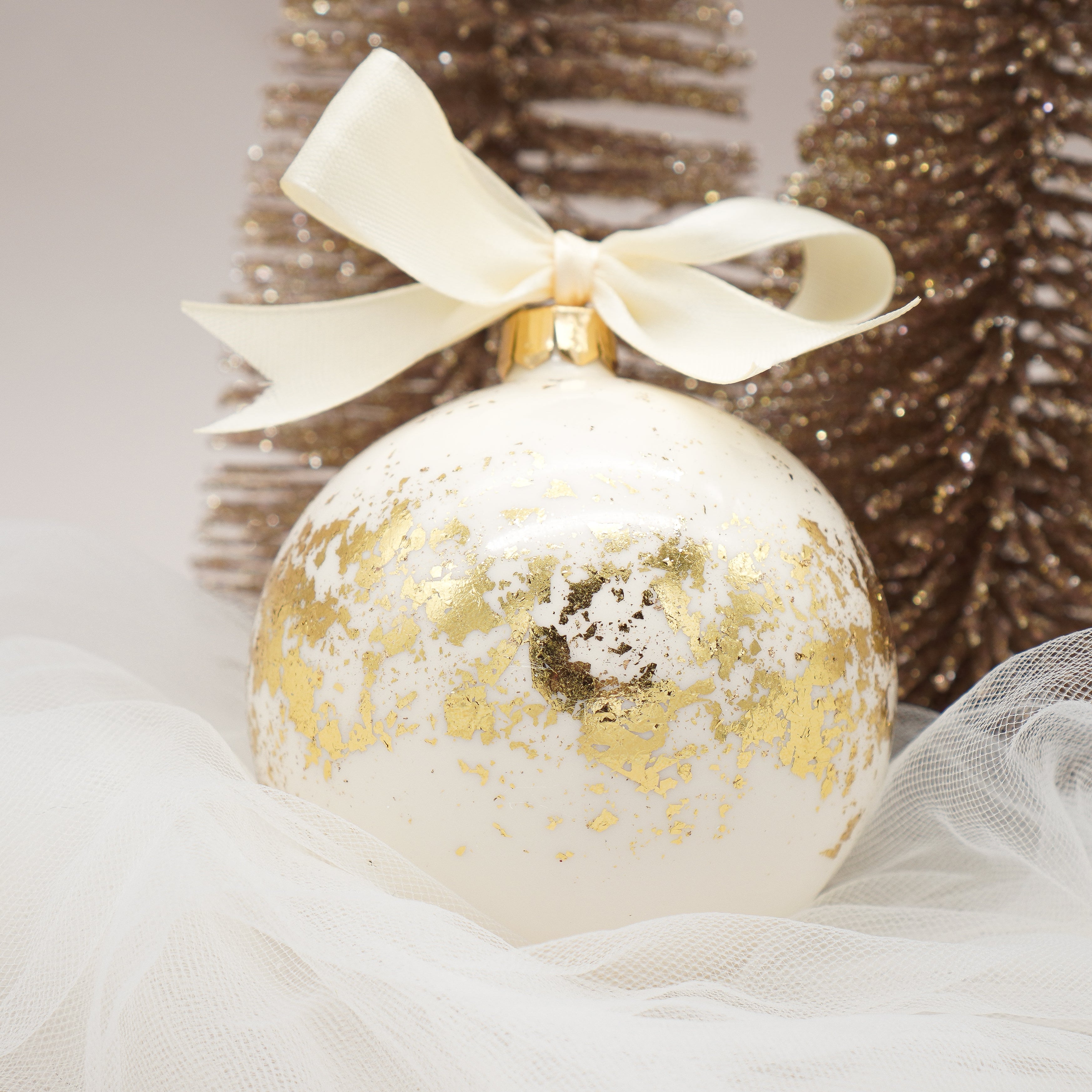 Mundgeblasene Weihnachtskugel mit Blattgold