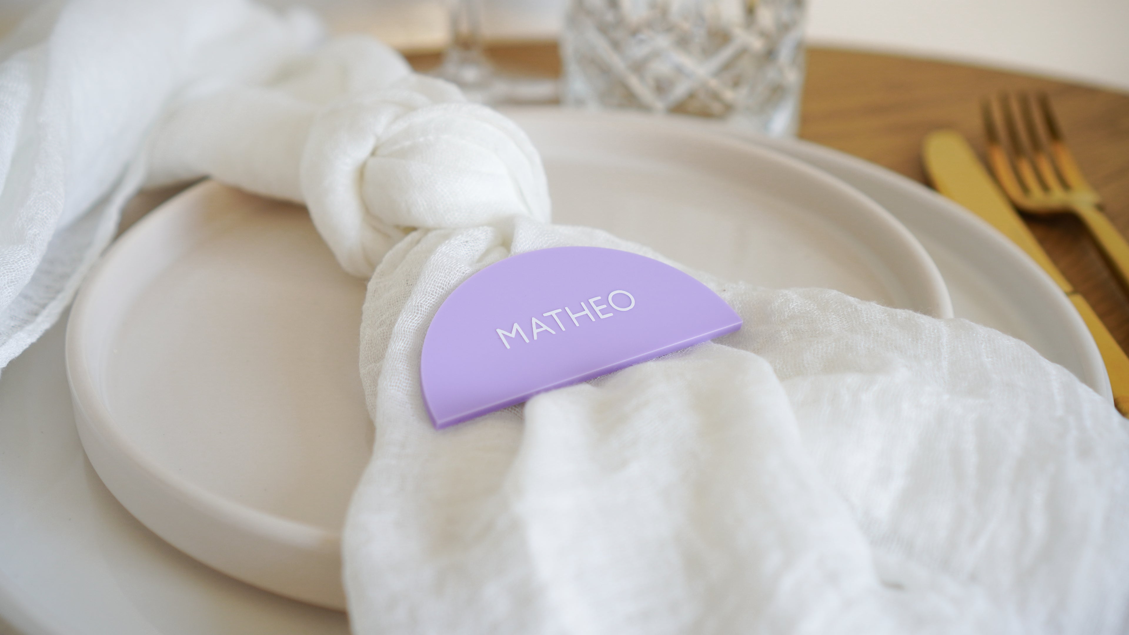 Halbmond Platzkarten in Flieder