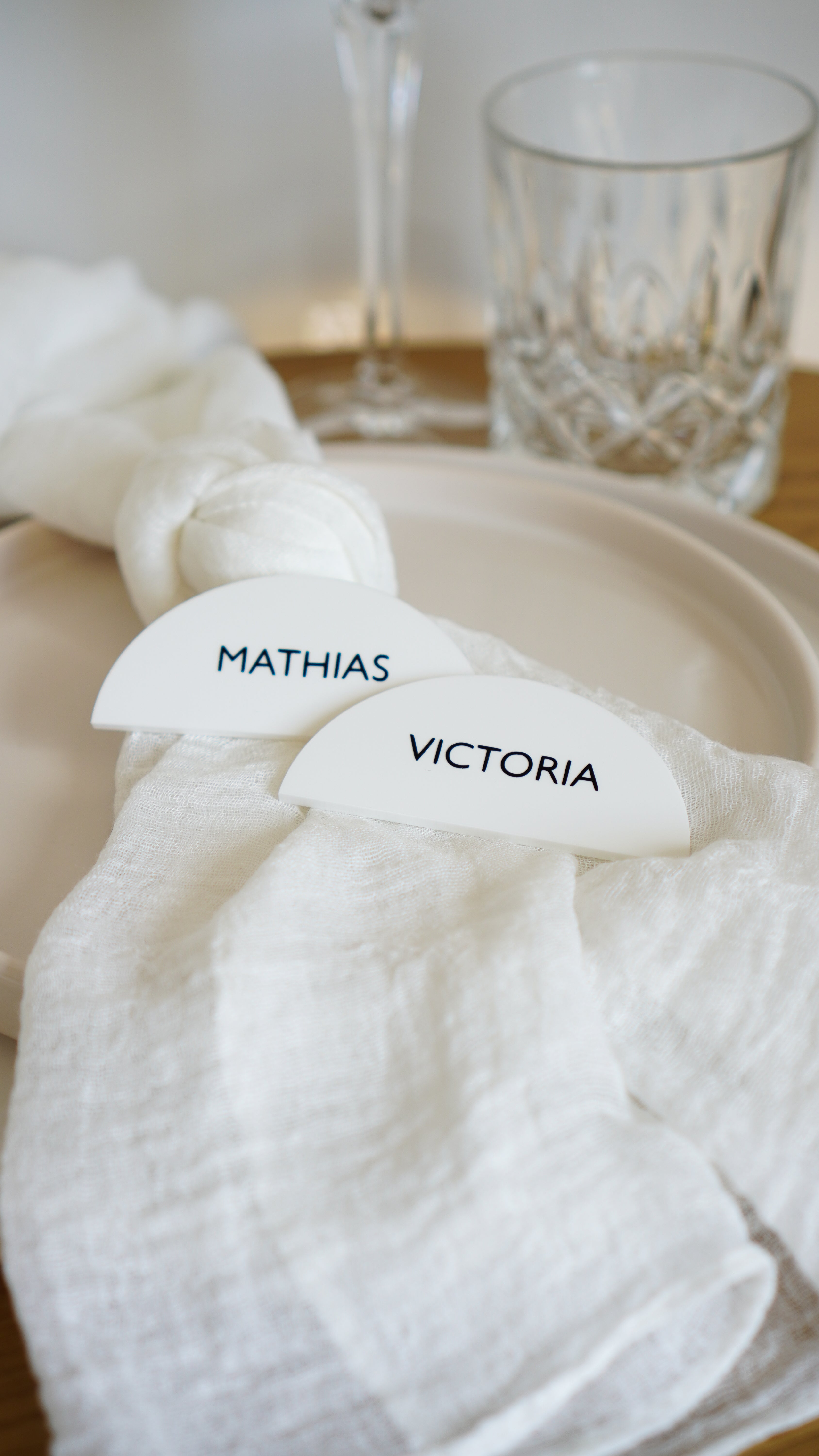 Halbmond Platzkarten in Weiß