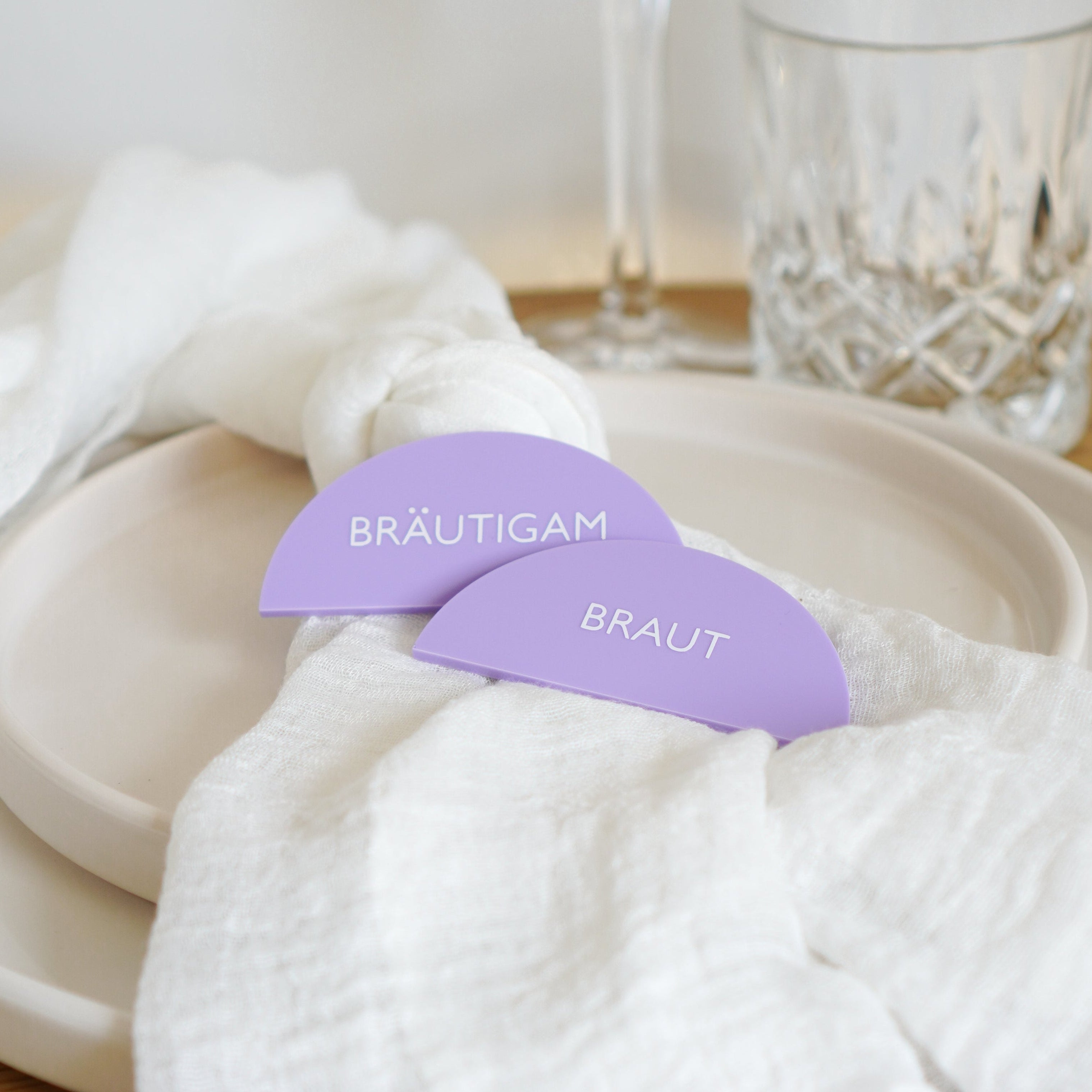 Halbmond Platzkarten in Flieder